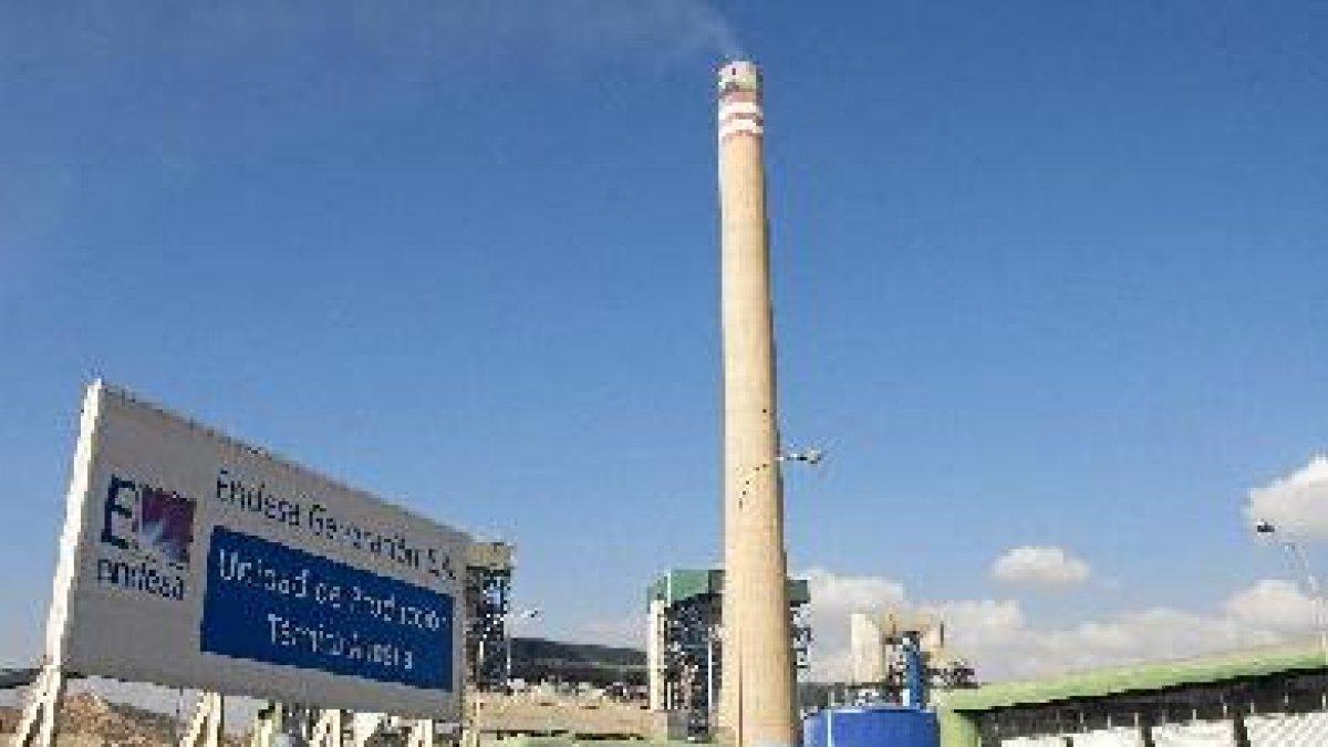 La central térmica entró en servicio en el año 1985.