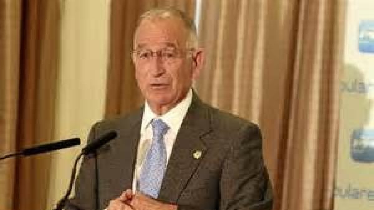 El alcalde, Gabriel Amat.