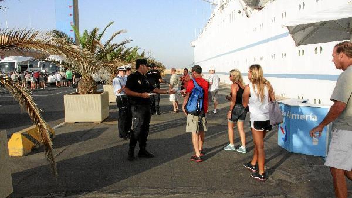 15 cruceros pasan por el Puerto de Almería durante el otoño.