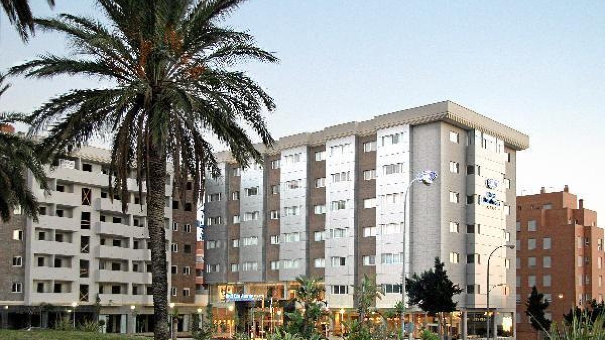 El Hotel Elba se encuentra en la zona norte de la Avenida del Mediterráneo.