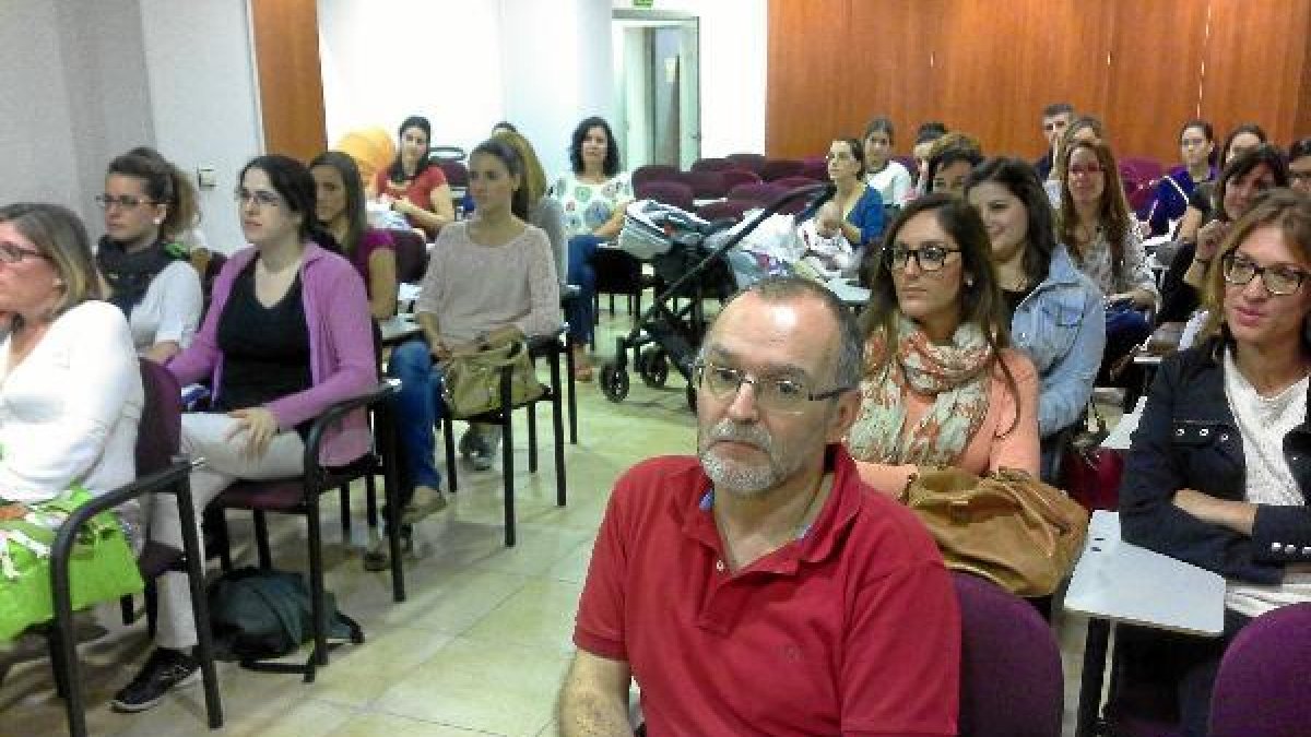 Jorge díaz, en primer plano, es el coordinador del curso ‘Cuidados de enfermería en la lactancia ma