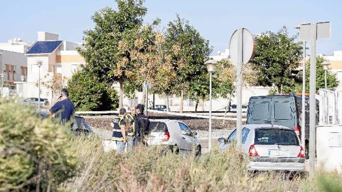 Guardia Civil, Bomberos, Policía Judicial y Local controlaban las inmediaciones.