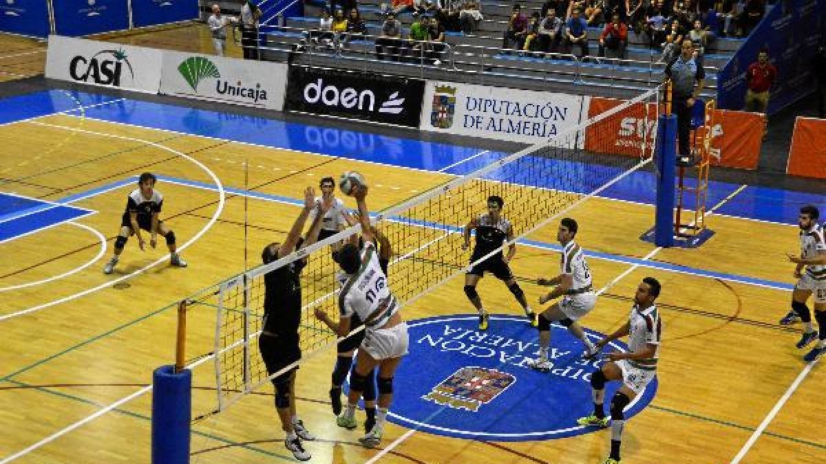 Una jugada del partido.