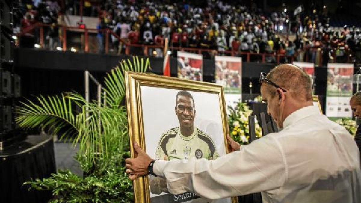 Detienen a un hombre por la muerte del portero sudafricano.