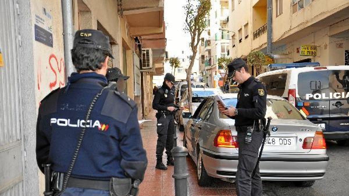 Agentes de la Policía Nacional en El Ejido