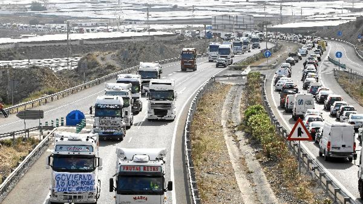 Una pasada huelga de camiones en las carreteras de Almería