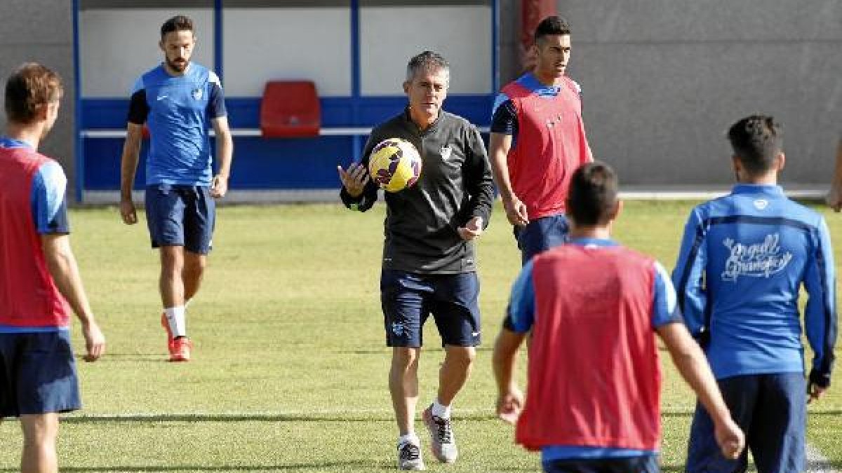 Lucas en plena faena con sus muchachos.