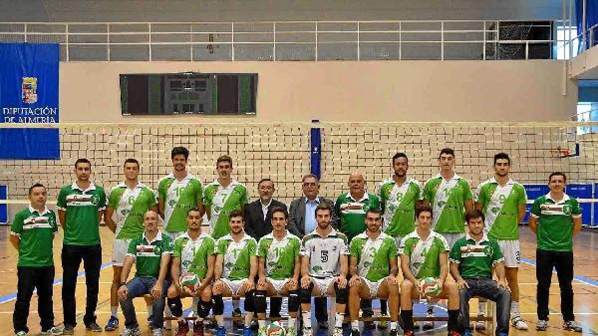 Foto de familia de un Unicaja que lidera la Superliga.