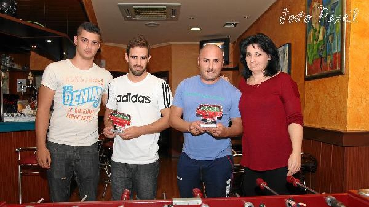 Entrega de premios tras una brillante final.