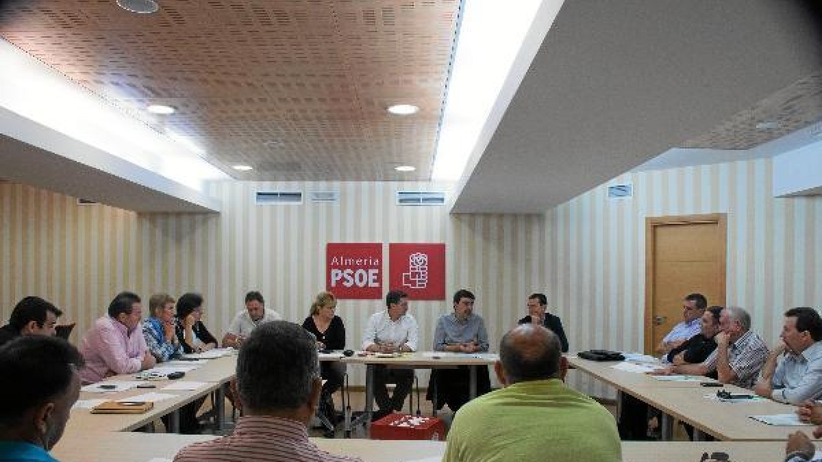 Reunión del PSOE con agricultores y regantes
