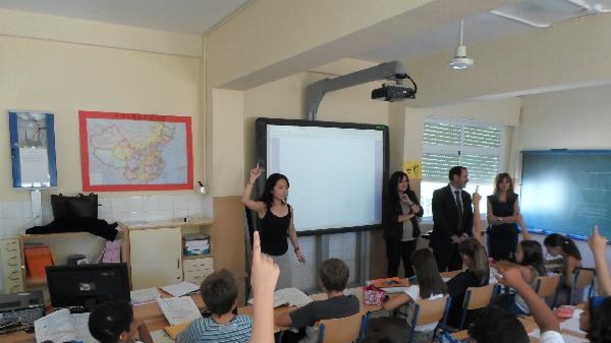 Visita de Pedro Benzal al aula de 5º de Primera del Madre de la Luz