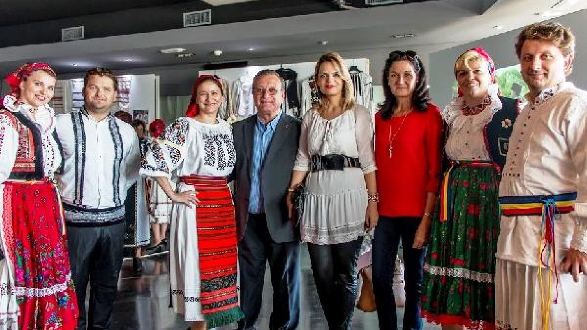 Autoridades en la muestra.