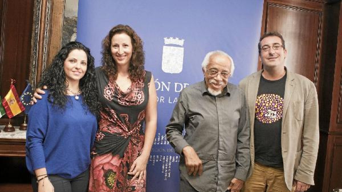 Barry Harris, junto a Pablo Mazuecos. A la izda, Mercedes Hernández y María Vázquez.