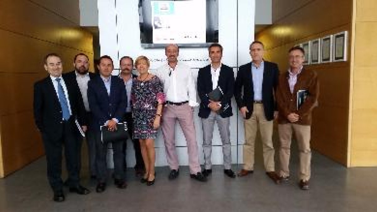 La junta directiva de Tecnova durante su visita al CNTA.