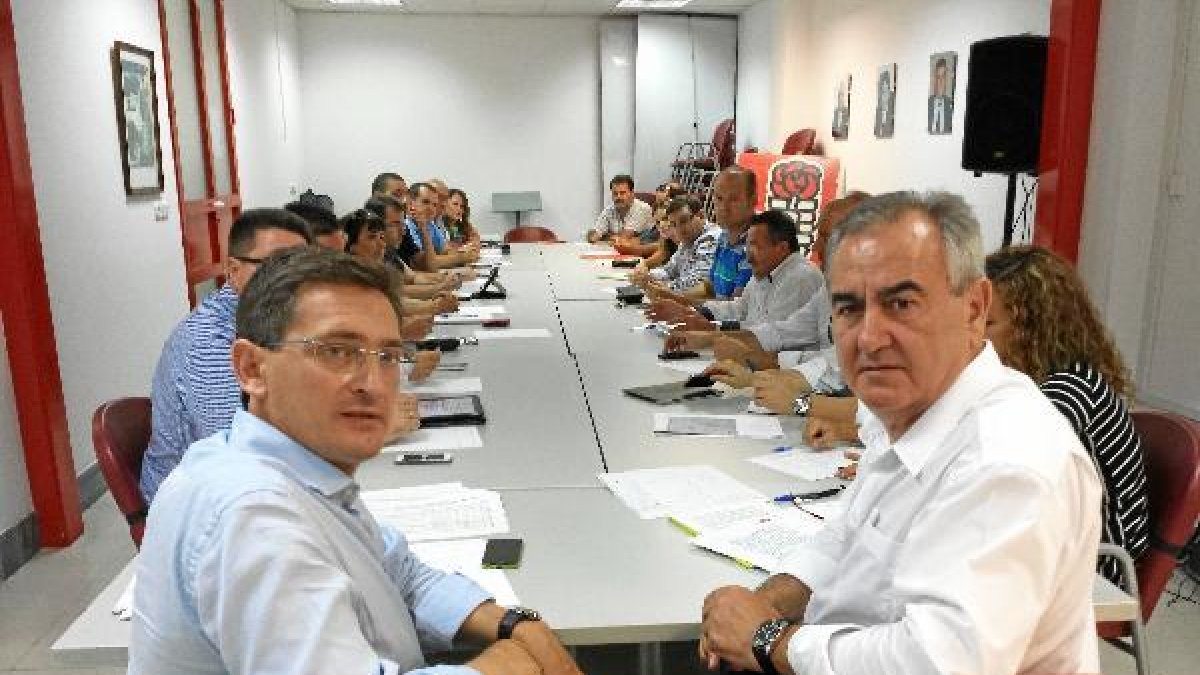 Primera cumbre del PSOE de Almería y Murcia sobre el AVE.