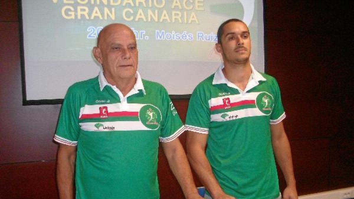Piero y Alejandro en la presentación del partido ante Vecindario.