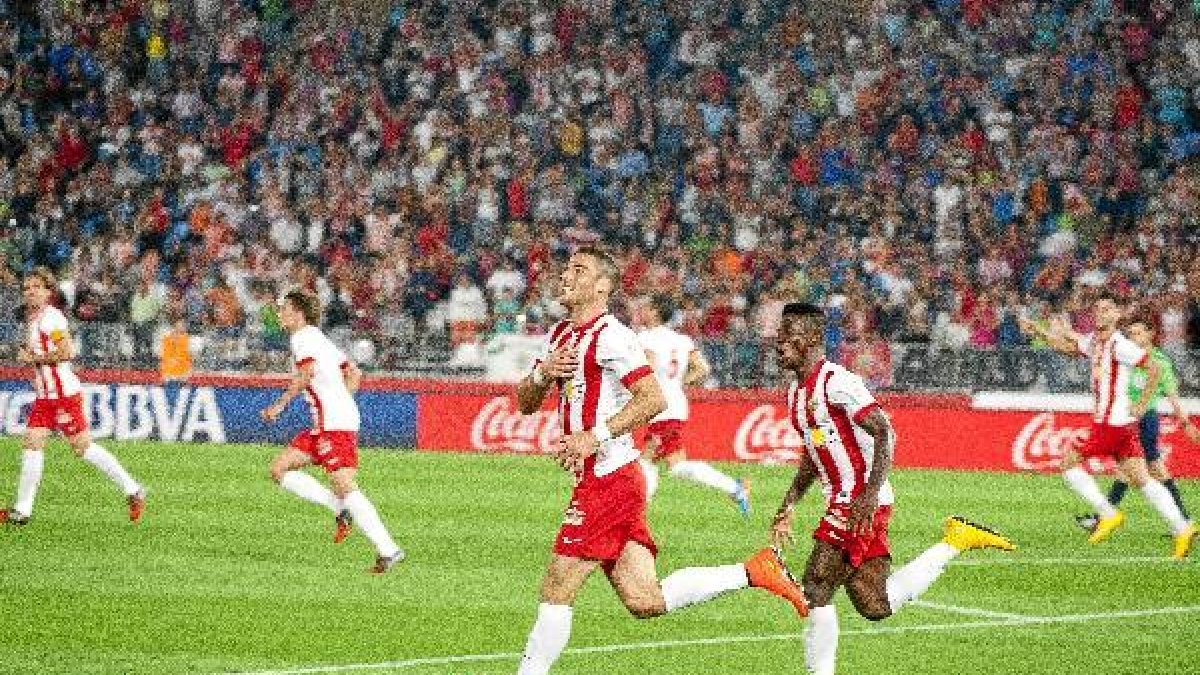 Tomer Hemed celebrando su primer gol con la camiseta del Almería.