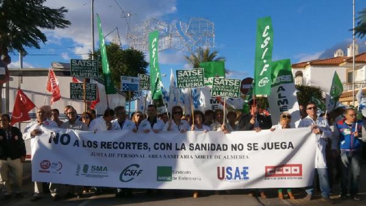 Cabeza de la manifestación que ayer por la tarde recorrió las calles de Huércal-Overa denunciando re
