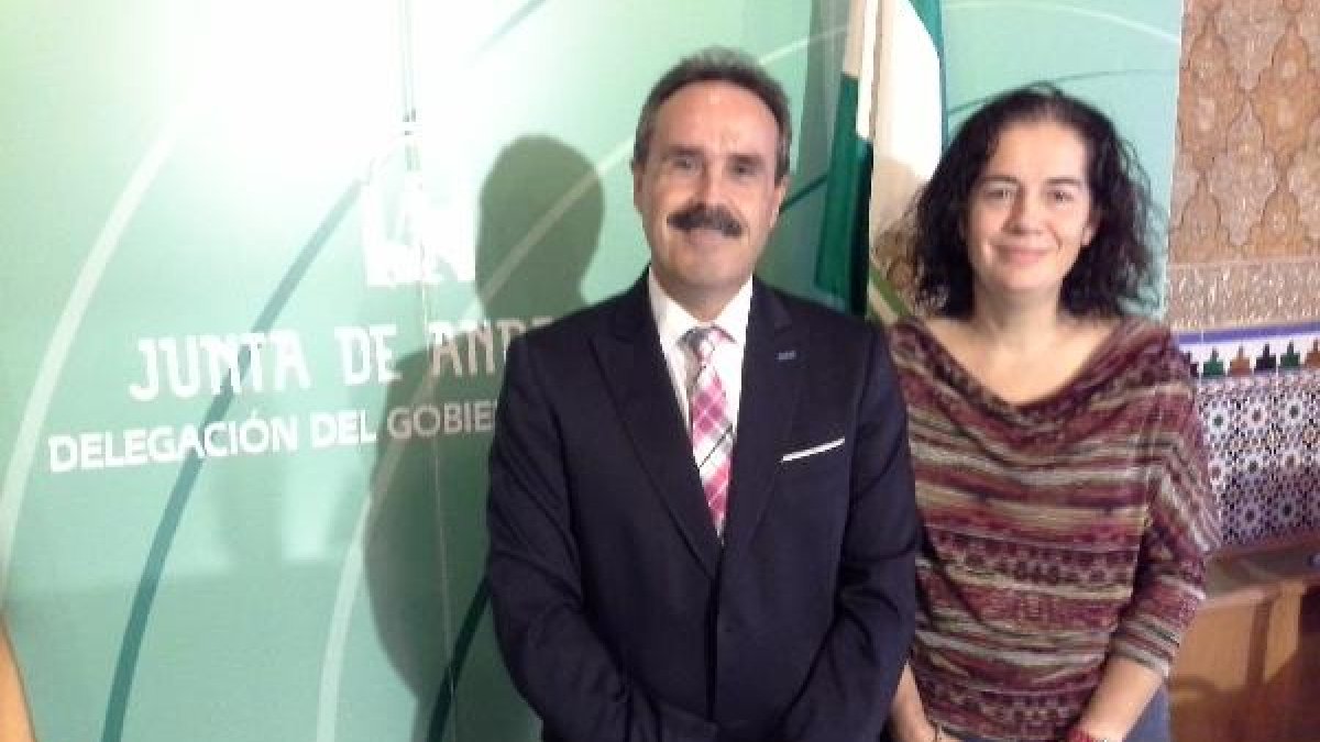 El delegado de Salud, Alfredo Valdivia, y la responsable del 061 Itziar Vivar.