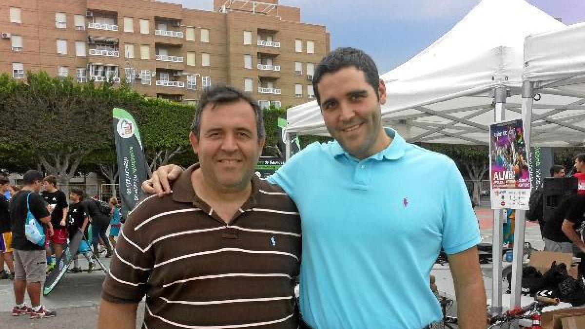 José Francisco cara con el concejal Juanjo Alonso.