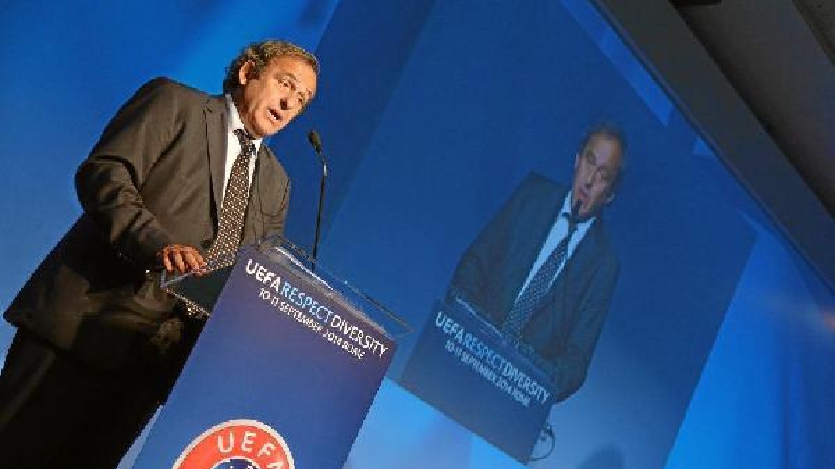 Platini durante una conferencia de prensa.