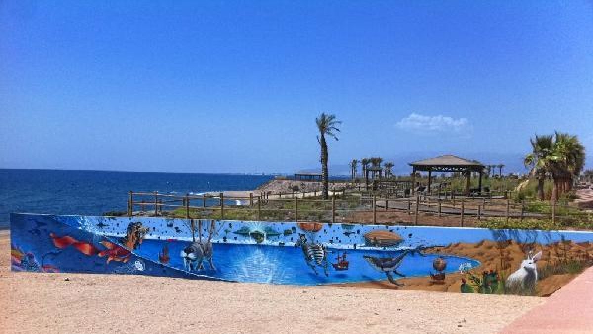 Grafiti realizado por Nico junto al lago