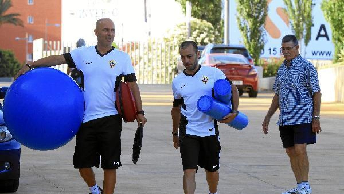 Sergio Pardo (izquierda), en el Mediterráneo.