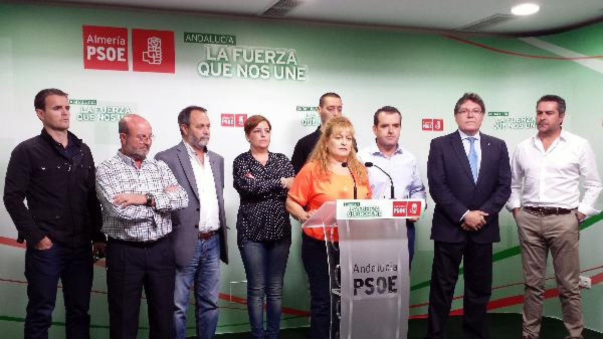 Adela Segura y los alcaldes socialistas de la zona de influencia del Hospital