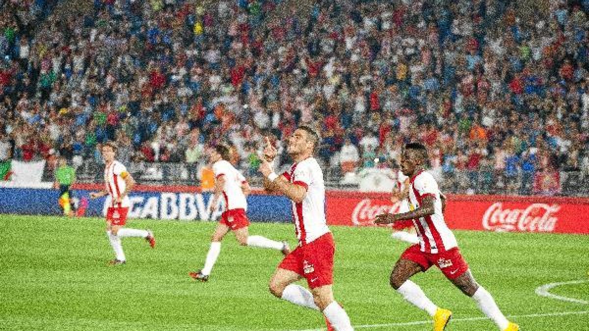 Hemed celebra su primer gol con el Almería.