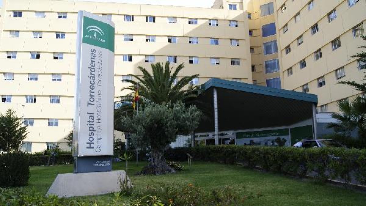 Acceso principal al hospital Torrecárdenas.