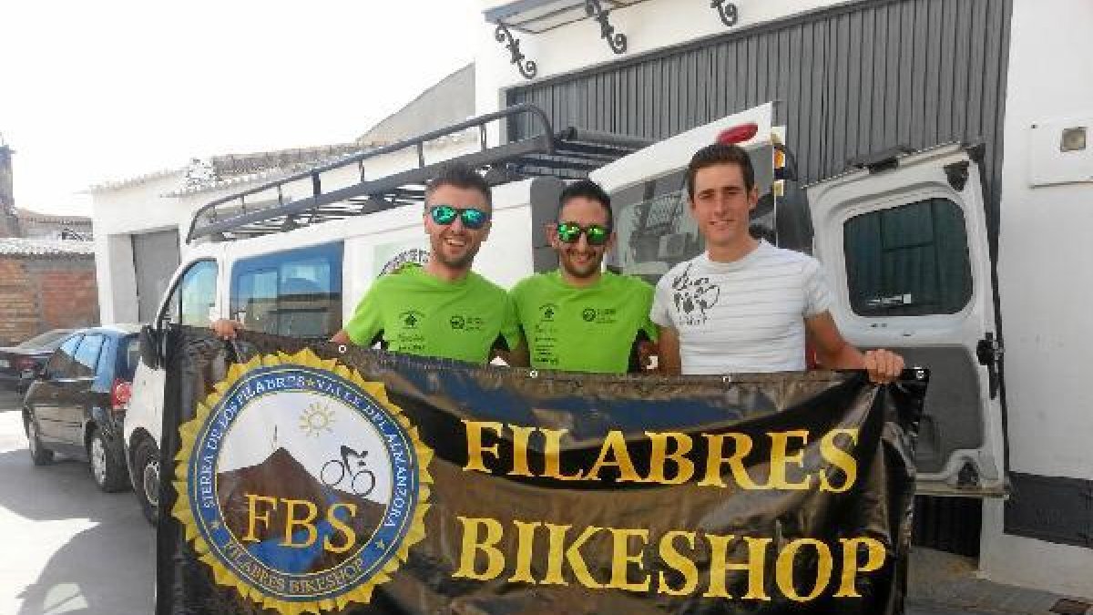 Gallofa, Antonio y Dani, corredores del equipo.