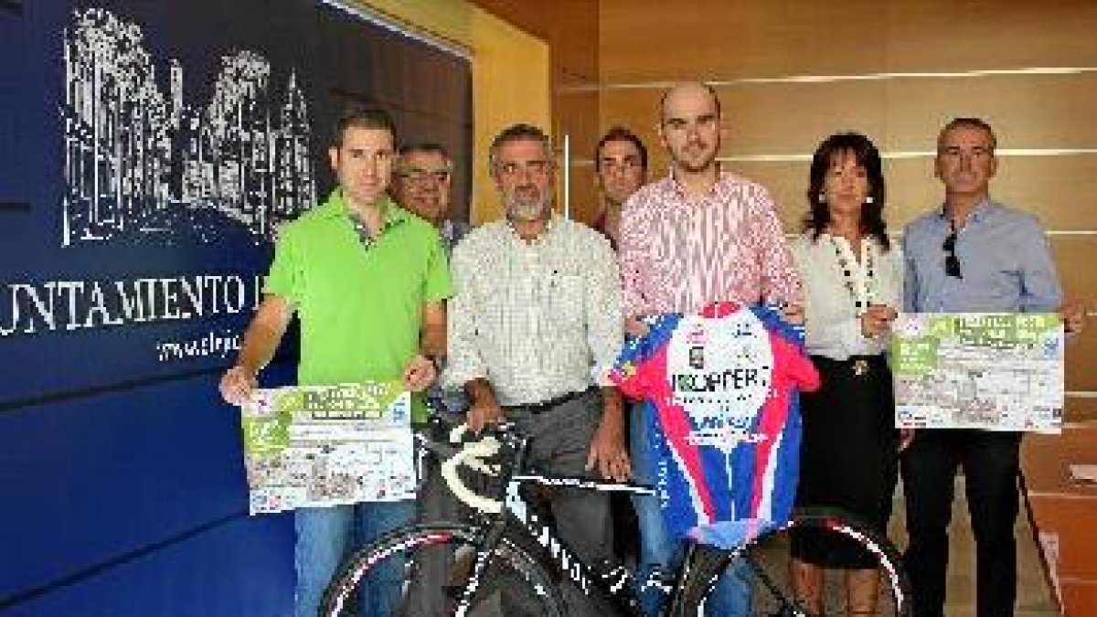 José Andrés Cano, junto a otras personalidades.