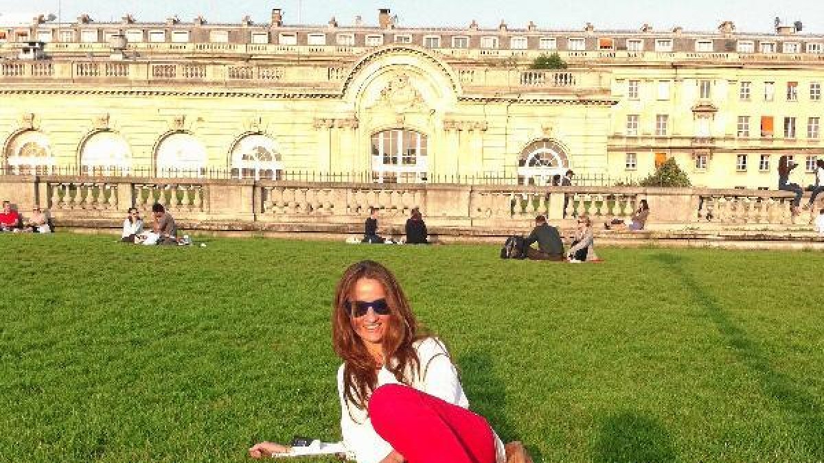 María Luisa Zotes en la explanada de los Inválidos de París.
