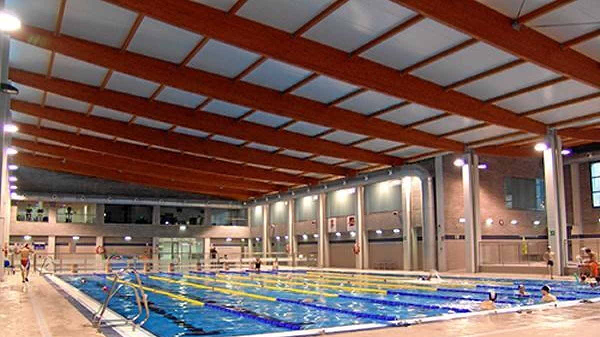 La natación terapeútica se realiza en la piscina del Complejo ‘Rafael Florido’.