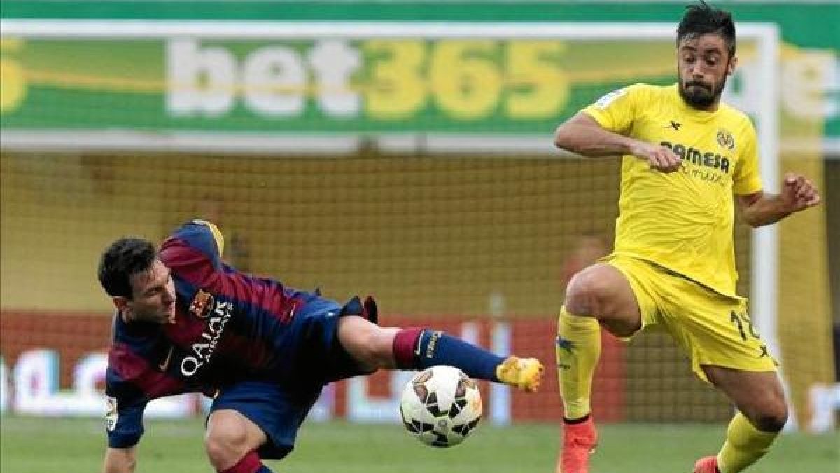 Costa junto a Leo Messi en El Madrigal.