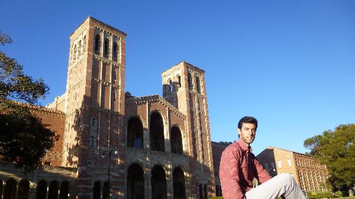 Adrián Barbero Rubio en el campus de la Universidad de Los Ángeles en California.