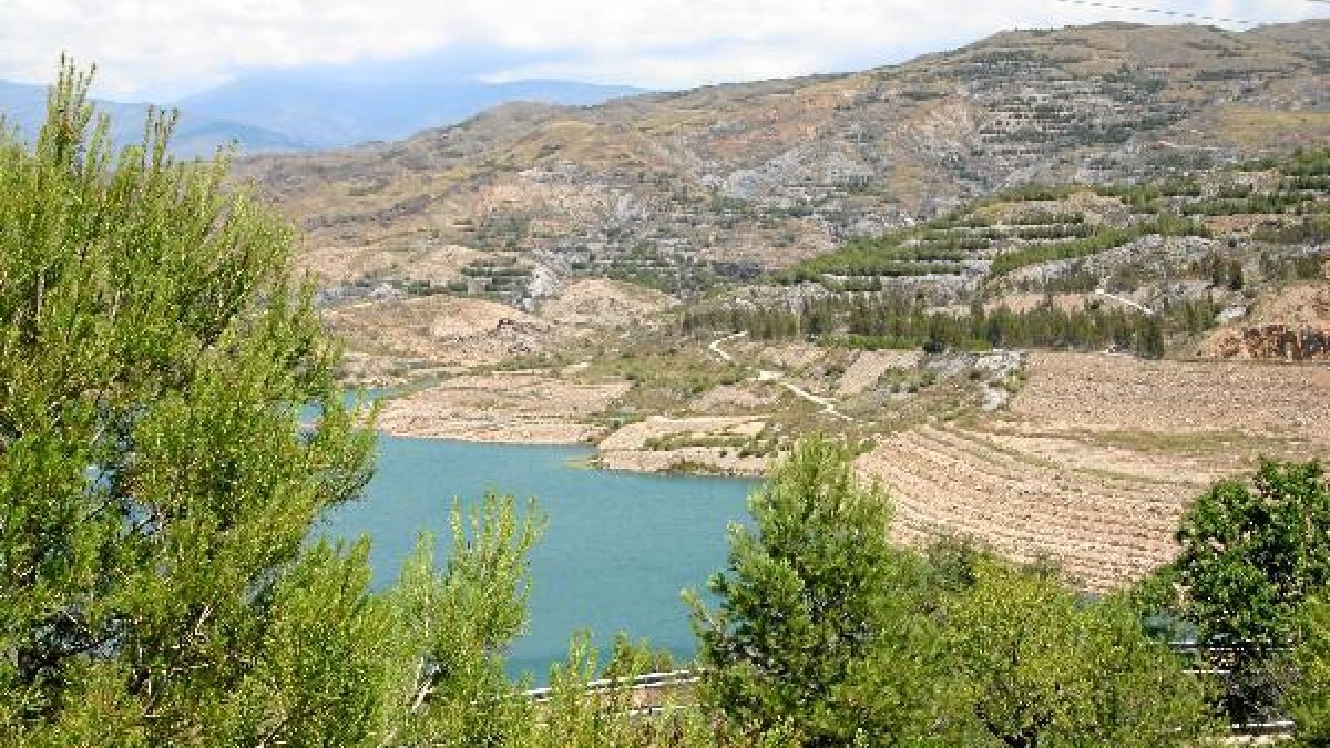 El pantano de Benínar, afectado por la sequía.
