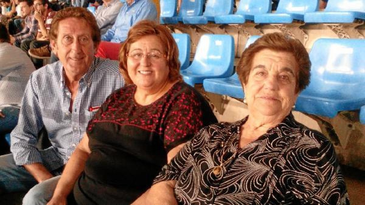 El padre, la madre y la abuela del portero Julián en el Almería-Elche.