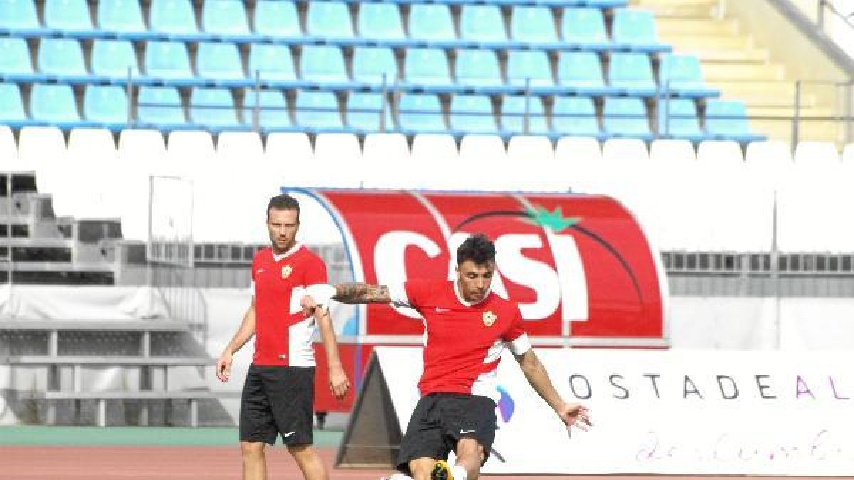 Ximo Navarro en el entrenamiento de este jueves.