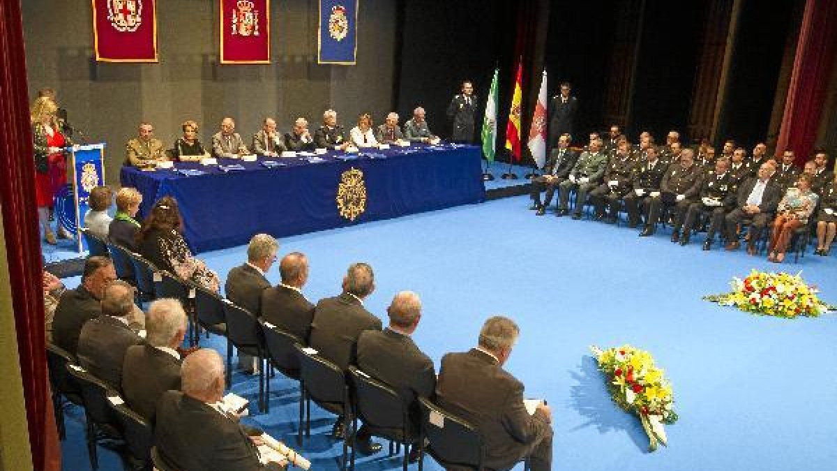 Celebración del Día de la Policía Nacional en el Auditorio Maestro Padilla