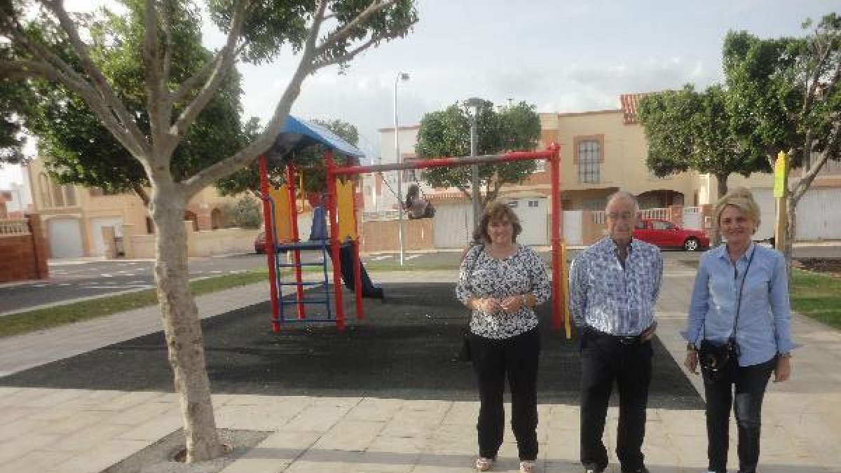 Gabriel Amat, Eloísa Cabrera y Francisca Ruano visitaron la plaza.