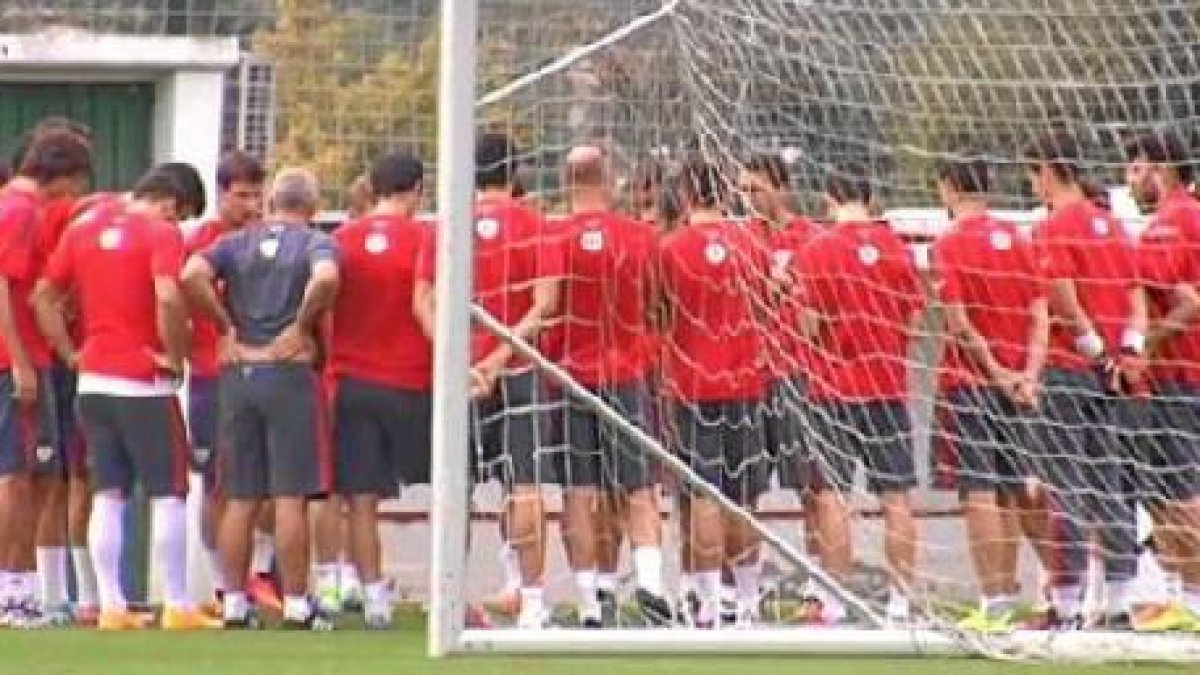 Valverde y sus jugadores buscan soluciones al Athletic.