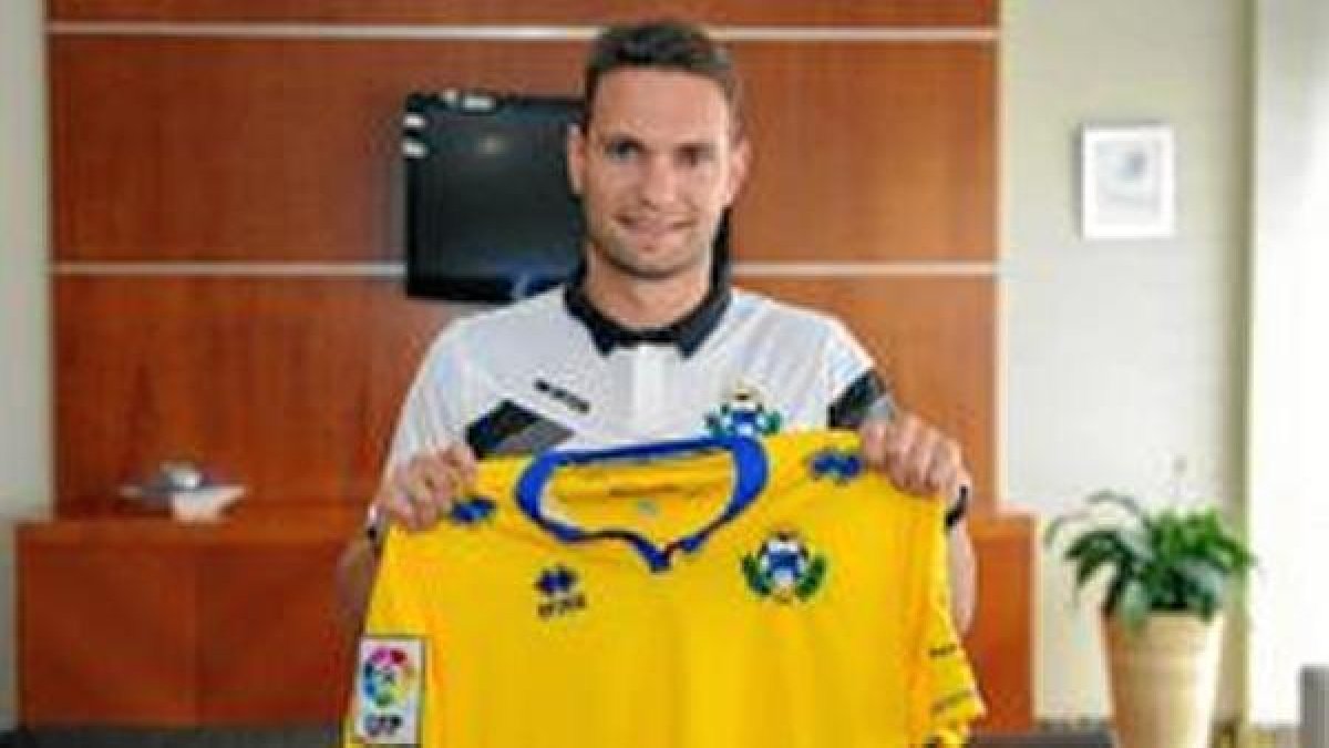 El jugador de Talavera con la camiseta del Alcorcón.
