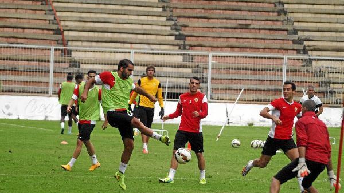 Verza intenta batir a Rubén.