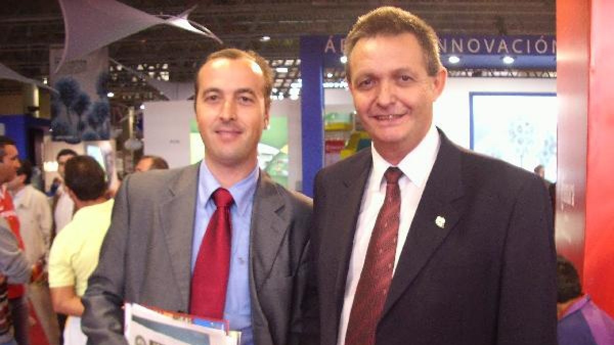 Alfonso zamora, gerente de Ecohal y el presidente Juan Enrique Vargas.