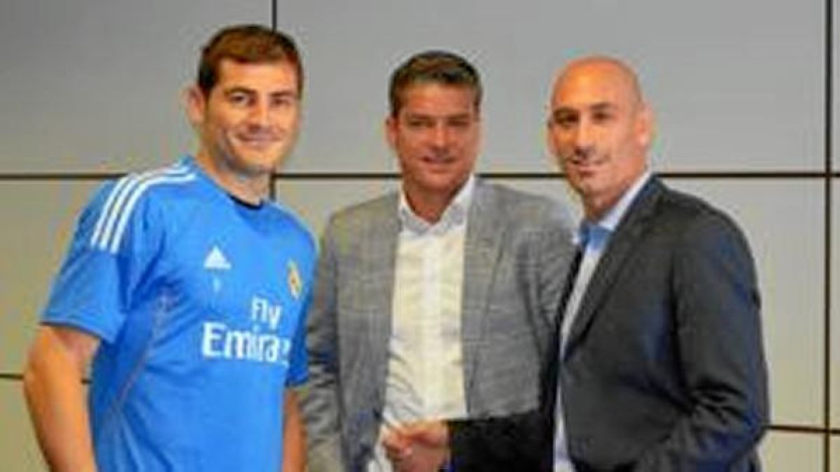 Casillas, Luis Gil y Rubiales.
