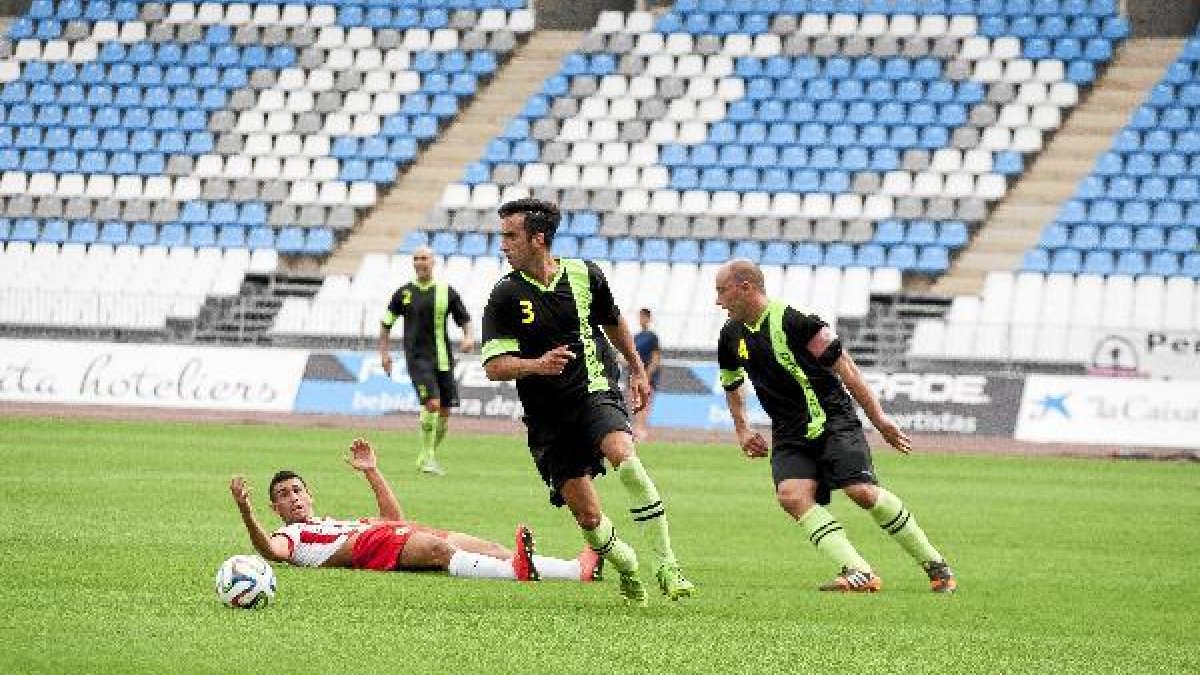 Dani Romera en el partido ante El Palo.
