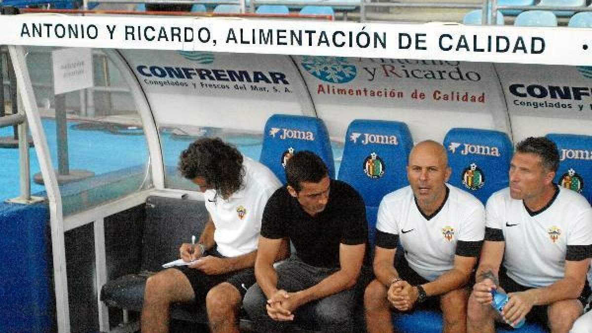 El banquillo del Almería en el Coliseum Alfonso Pérez.