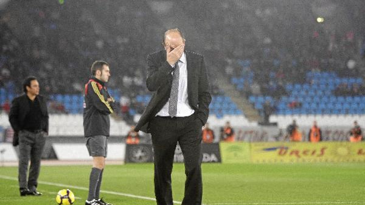 Lotina en primer plano y Hugo Sánchez detrás.