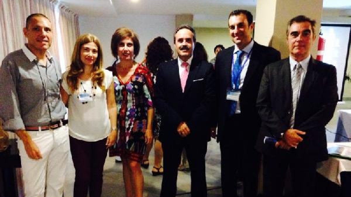 Sanitarios y autoridades sanitarias en el congreso de medicina preventiva de El Toyo.